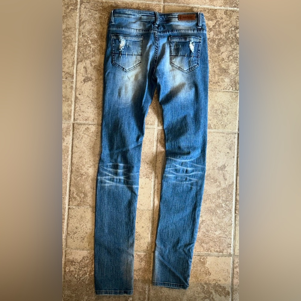 Size 3 junior MACHINE Pour Neuf Mode stretch denim 27x32 Distressed Skinny Jeans - Picture 2 of 11